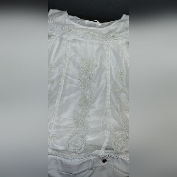 Cream Layered Sleeveless Top Upgrade Your Wardrobe with the Perfect Summer Top - Picture 5 of 6